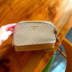 Brand new Michael Kors bag. Never used.